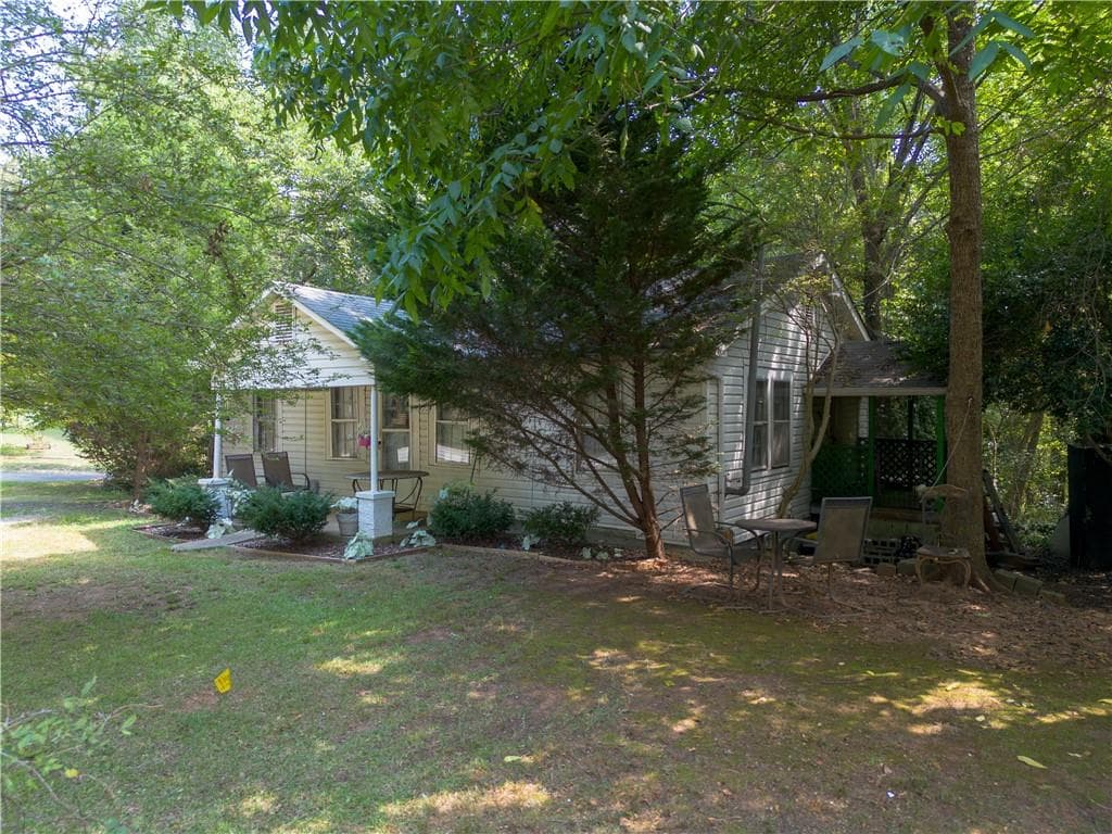 2 bedroom, 1 bathroom, 936 sq ft single family residence under contract at 320 Pinecrest Road, Holly Springs, GA 30115