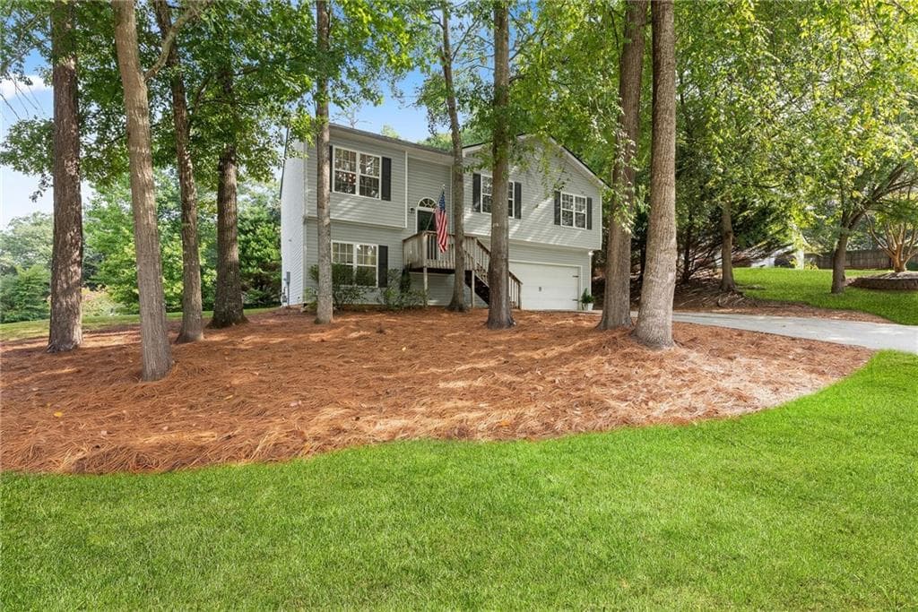 4 bedroom, 3 bathroom, 1,679 sq ft single family residence under contract at 378 Baugh Street, Commerce, GA 30529
