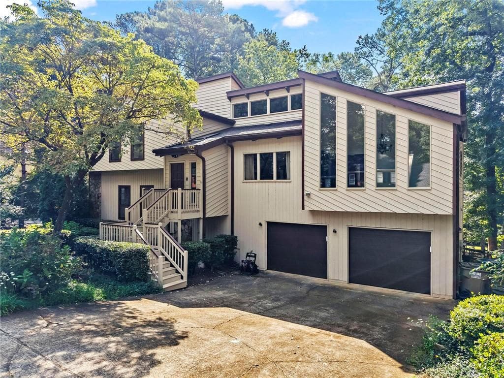 4 bedroom, 3 bathroom, 2,925 sq ft single family residence under contract at 1563 Sandpoint Drive, Roswell, GA 30075