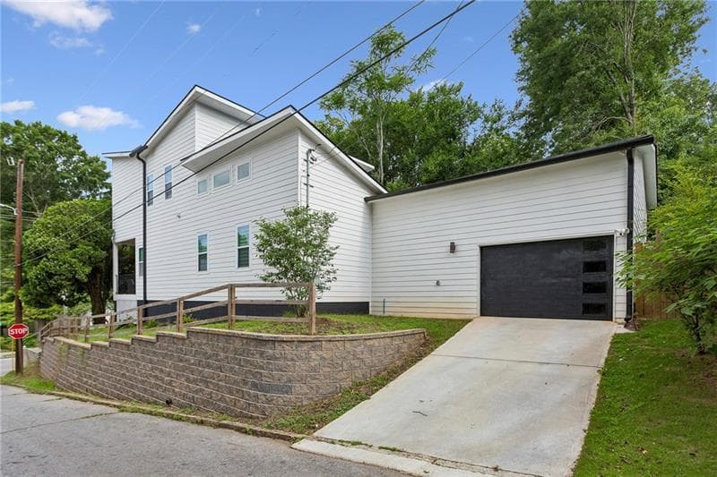 4 bedroom, 4 bathroom, 3,200 sq ft single family residence for sale at 984 McDaniel Street, Atlanta, GA 30310