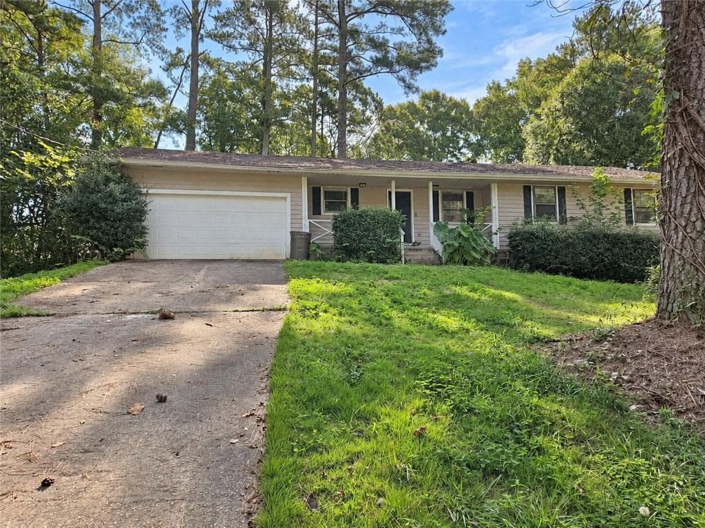 4 bedroom, 3 bathroom, 1,605 sq ft single family residence for sale at 30 Smoke Rise Court, Stockbridge, GA 30281