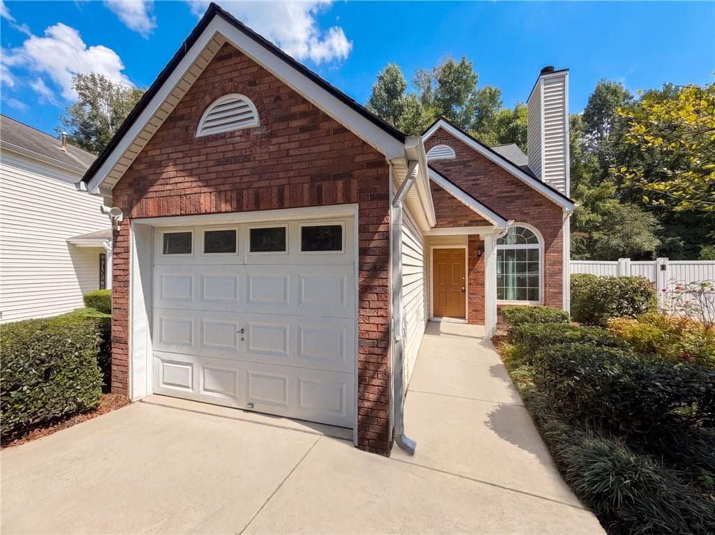 3 bedroom, 2 bathroom, 1,115 sq ft single family residence for sale at 1337 Parkside Club Drive, Lawrenceville, GA 30044