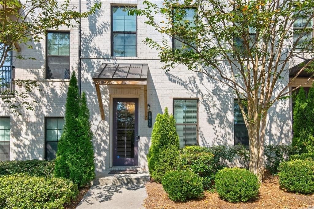 4 bedroom, 4 bathroom, 2,295 sq ft townhouse for sale at 1040 Aster Road, Roswell, GA 30076