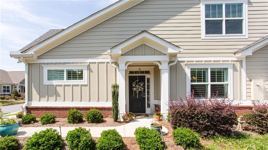 3 bedroom, 3 bathroom, 2,821 sq ft condominium for sale at 1601 Lexington Green Pines Pines, Cumming, GA 30040