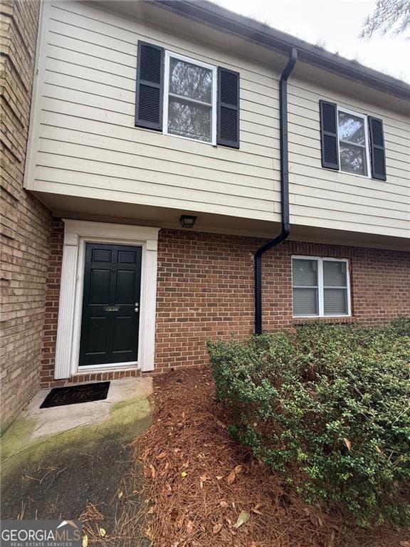 2 bedroom, 3 bathroom, 1,392 sq ft townhouse for sale at 330 Winding River Drive G, Sandy Springs, GA 30350