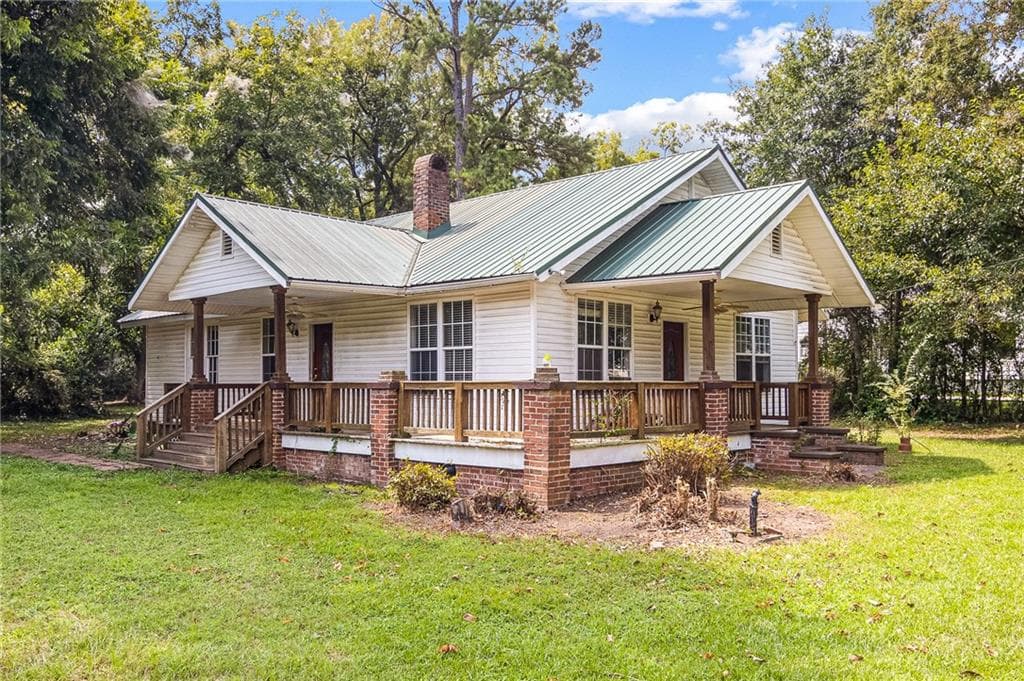 3 bedroom, 2 bathroom, 1,951 sq ft single family residence for sale at 67 Rabun Street, Sparta, GA 31087