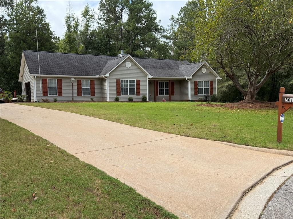 3 bedroom, 2 bathroom, 1,326 sq ft single family residence for sale at 301 Wolf Creek Place, Locust Grove, GA 30248