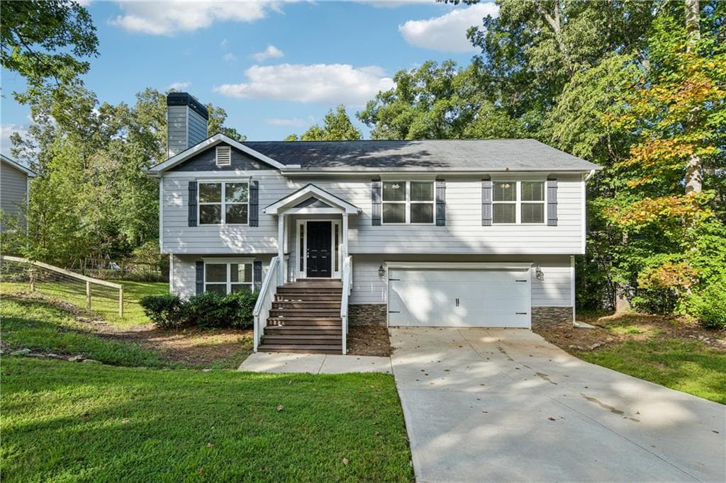 3 bedroom, 3 bathroom, 1,324 sq ft single family residence under contract at 3983 Fraser Circle, Gainesville, GA 30506