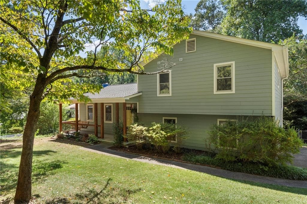 3 bedroom, 2 bathroom, 1,845 sq ft single family residence under contract at 156 Settendown Trail, Mableton, GA 30126