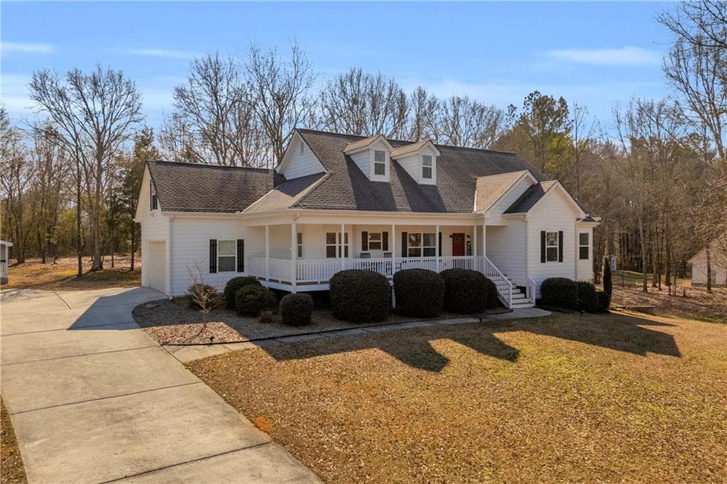 4 bedroom, 3 bathroom, 4,001 sq ft single family residence for sale at 3020 Meadow Trail, Loganville, GA 30052