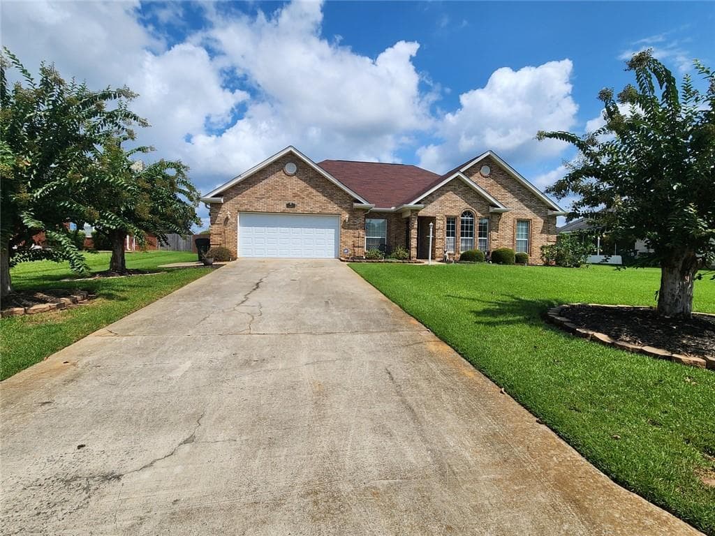 4 bedroom, 3 bathroom, 2,115 sq ft single family residence for sale at 108 Mallard Point, Kathleen, GA 31047