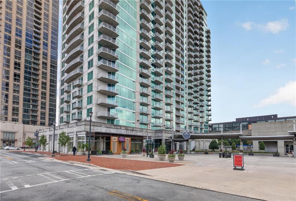 2 bedroom, 2 bathroom, 1,045 sq ft condominium for sale at 361 17th Street 1022, Atlanta, GA 30363
