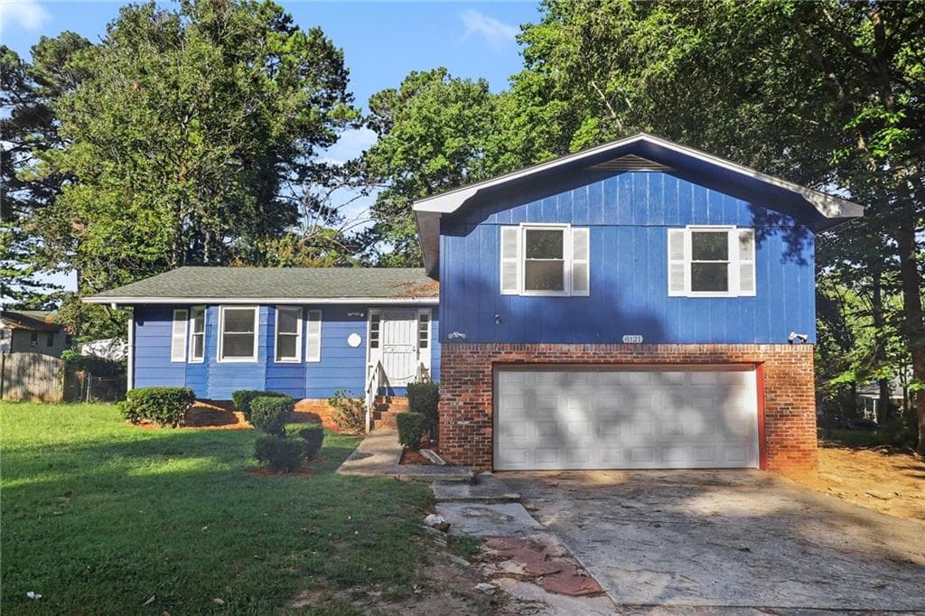 3 bedroom, 3 bathroom, 1,701 sq ft single family residence for sale at 8121 Woodcliff Trail, Riverdale, GA 30274