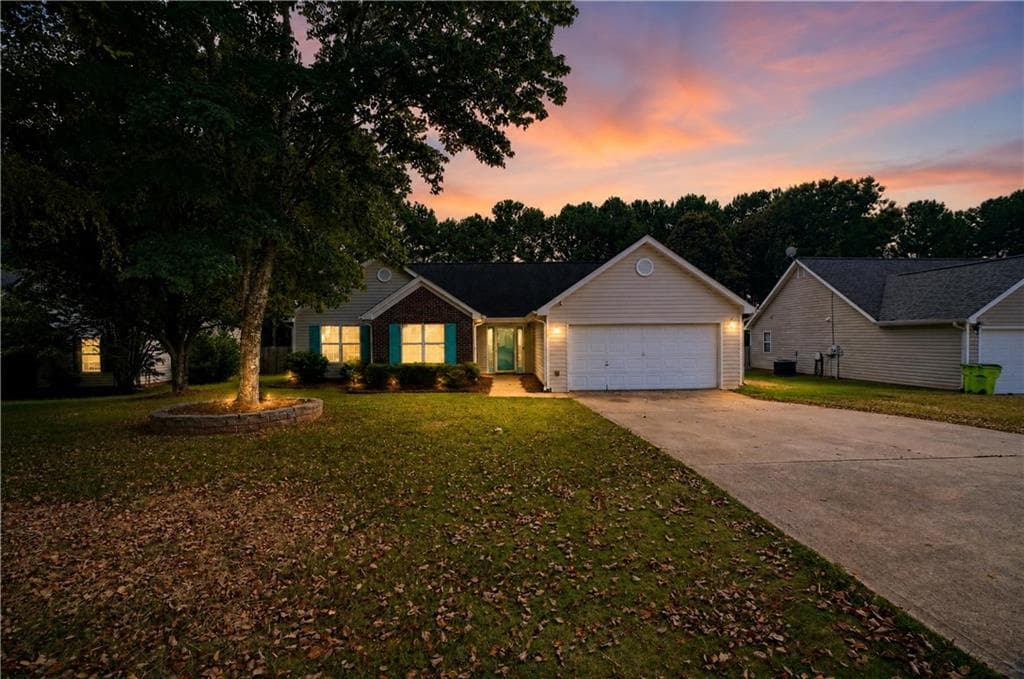 3 bedroom, 2 bathroom, 1,408 sq ft single family residence for sale at 116 Goldleaf Drive, Hampton, GA 30228