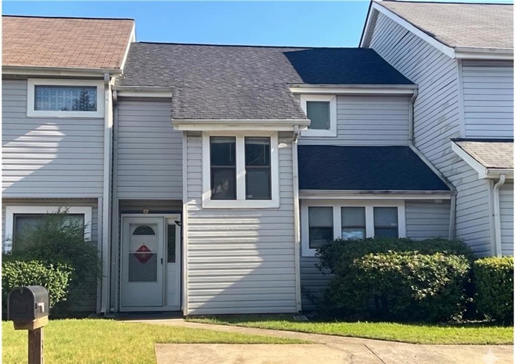 3 bedroom, 3 bathroom, 1,263 sq ft townhouse for sale at 3285 Tennington Pl, Lawrenceville, GA 30044