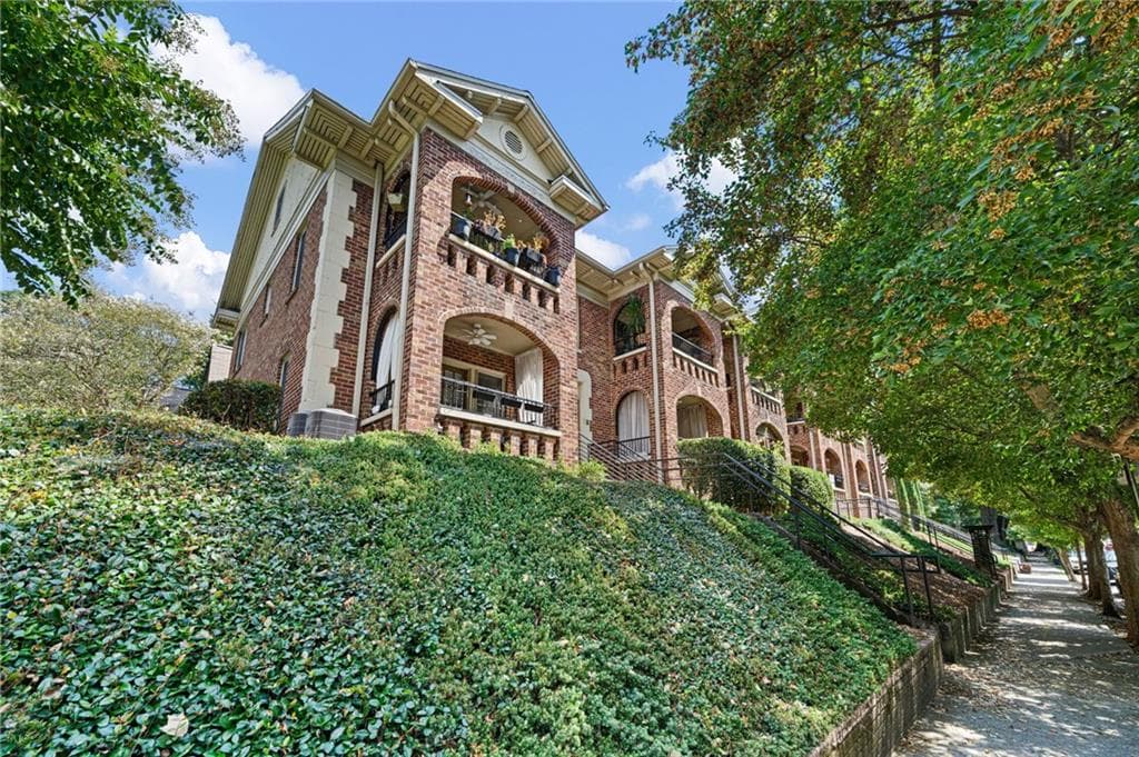 1 bedroom, 1 bathroom, 560 sq ft condominium for sale at 795 Ponce De Leon Place C2, Atlanta, GA 30306