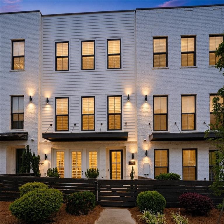 3 bedroom, 4 bathroom, 2,151 sq ft townhouse for sale at 271 Mitchell Lane, Woodstock, GA 30188