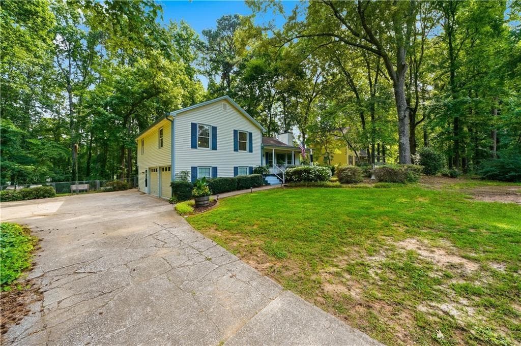 3 bedroom, 2 bathroom, 1,719 sq ft single family residence for sale at 6166 Picketts Ridge, Acworth, GA 30101