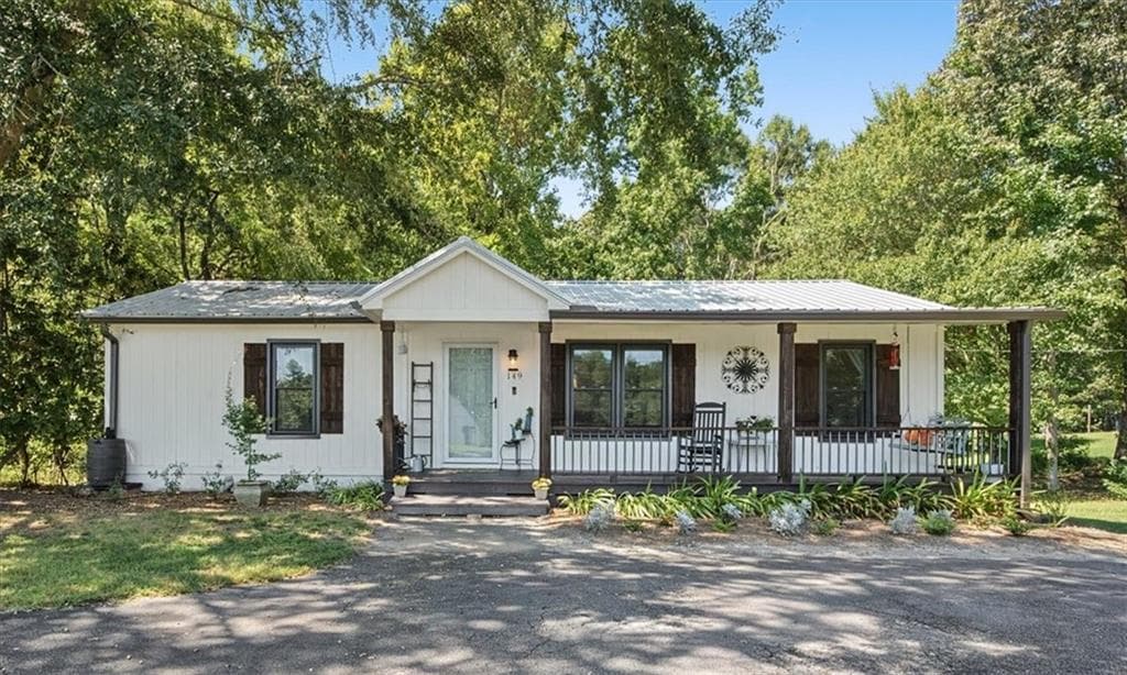 3 bedroom, 2 bathroom, 1,284 sq ft single family residence for sale at 149 Holder Rd, Dallas, GA 30132