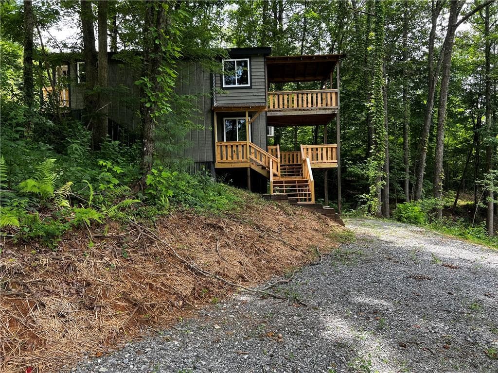 2 bedroom, 2 bathroom, 1,240 sq ft single family residence for sale at 328 Back Pine Way, Ellijay, GA 30540