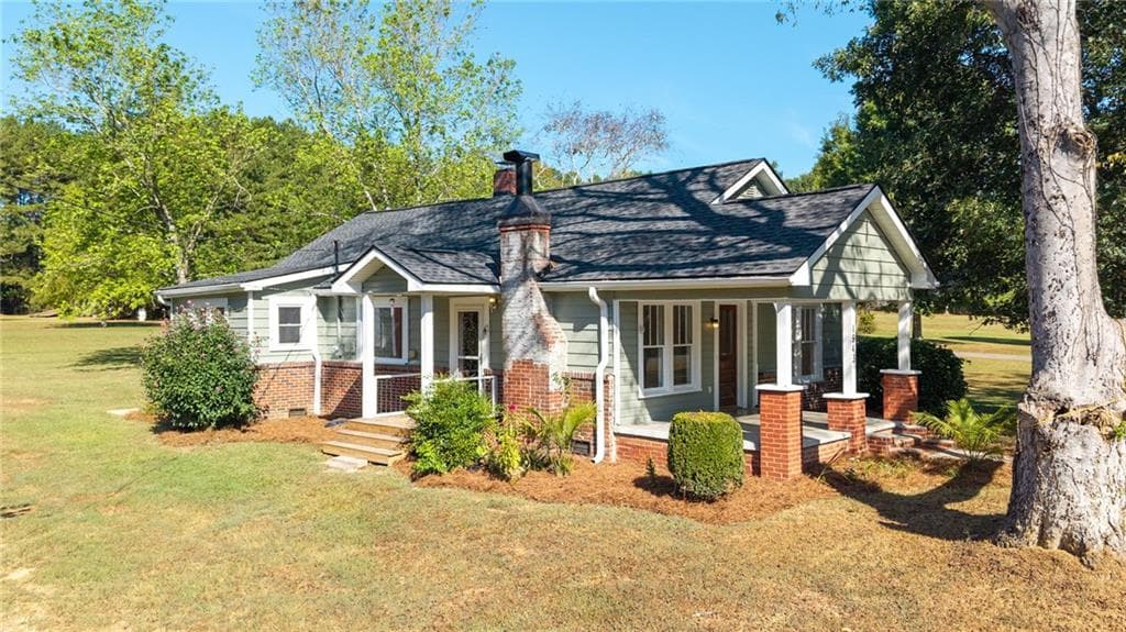 2 bedroom, 2 bathroom, 1,302 sq ft single family residence for sale at 1943 Moores Ferry Road, Plainville, GA 30733