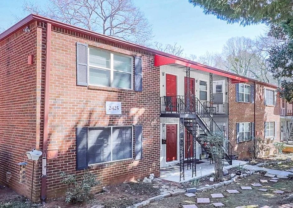 1 bedroom, 1 bathroom, 636 sq ft condominium for sale at 2425 Lawrenceville Highway 8, Decatur, GA 30033