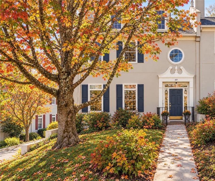 3 bedroom, 3 bathroom, 2,150 sq ft townhouse under contract at 107 Paces Run 107, Atlanta, GA 30339