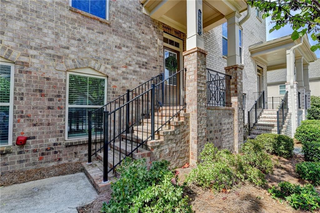 4 bedroom, 4 bathroom, 2,498 sq ft townhouse under contract at 3629 Davenport Road, Duluth, GA 30096
