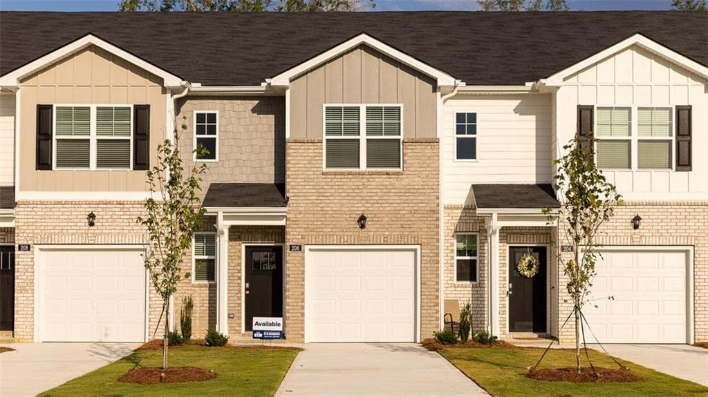 3 bedroom, 3 bathroom, 1,425 sq ft townhouse for sale at 216 Kenmore Circle, Perry, GA 31069