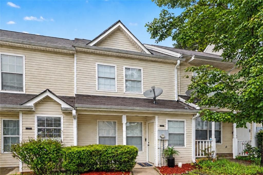 2 bedroom, 2 bathroom, 1,032 sq ft townhouse for sale at 5955 Sherwood Trace, Lithonia, GA 30038