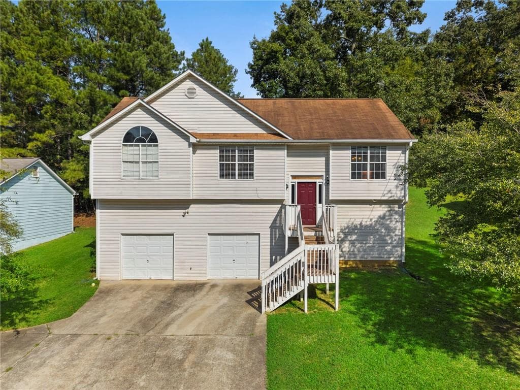 3 bedroom, 2 bathroom, 1,290 sq ft single family residence for sale at 6880 Silver Maple Drive, Rex, GA 30273