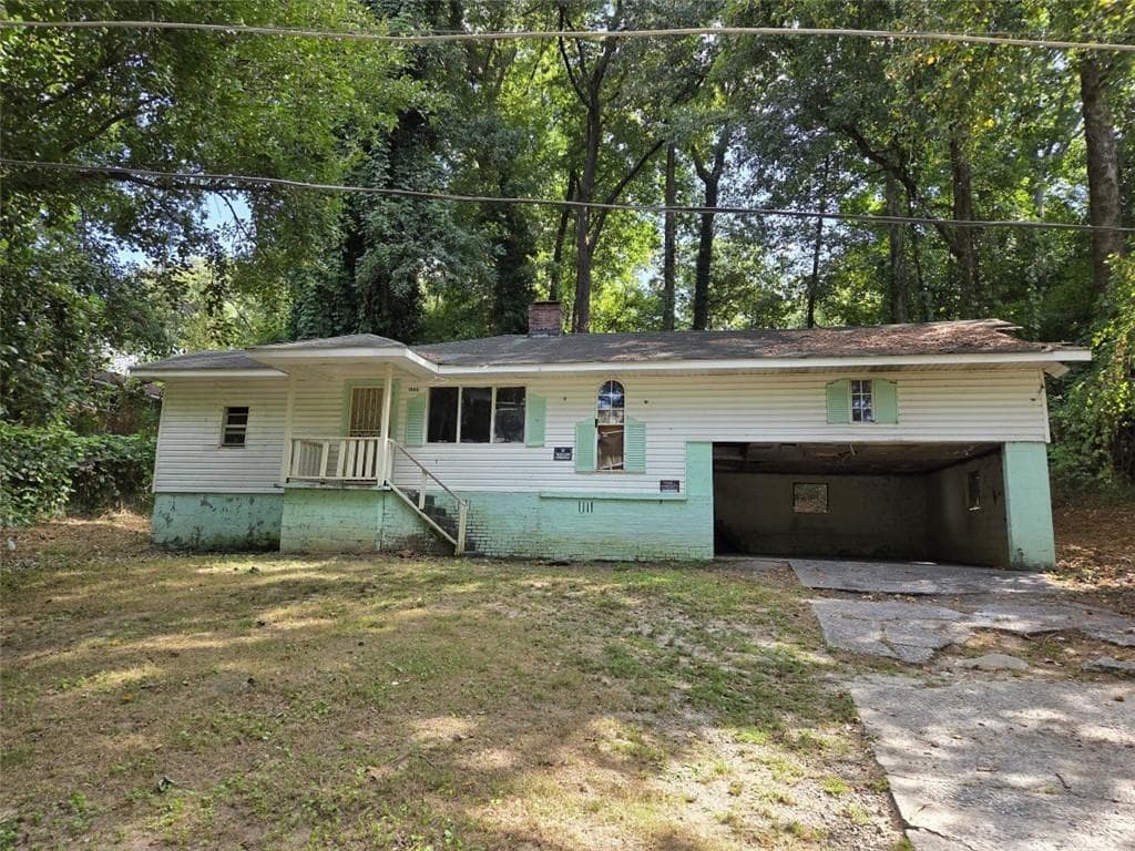 2 bedroom, 1 bathroom, 1,596 sq ft single family residence for sale at 1886 Charles Place, Atlanta, GA 30318