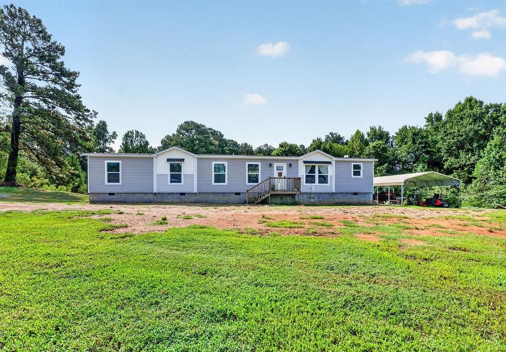4 bedroom, 2 bathroom, 1,728 sq ft single family residence under contract at 660 Hall Memorial Road, Calhoun, GA 30701