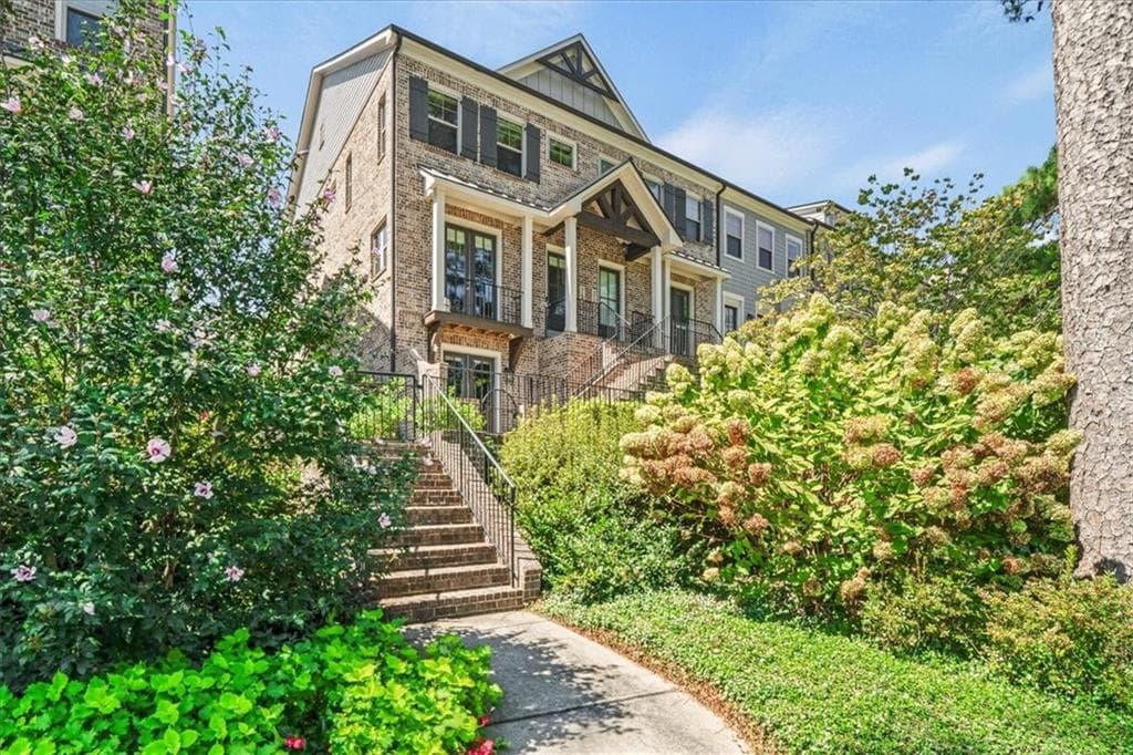 3 bedroom, 4 bathroom, 2,233 sq ft townhouse for sale at 3569 Parkside Way, Brookhaven, GA 30319