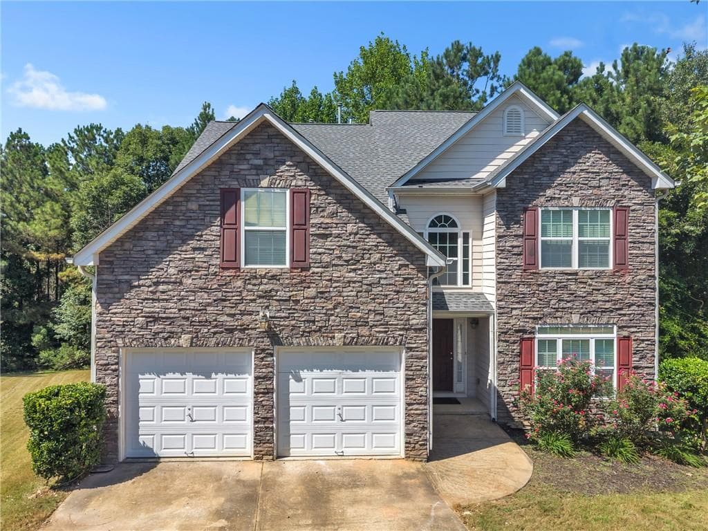 5 bedroom, 3 bathroom, 2,316 sq ft single family residence for sale at 260 Hudson Ridge, Fairburn, GA 30213