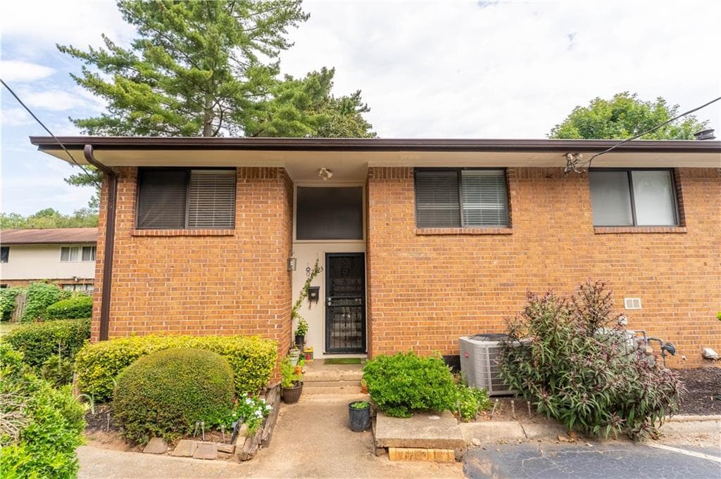 4 bedroom, 3 bathroom, 1,606 sq ft condominium for sale at 2523 Bradford Square, Atlanta, GA 30345