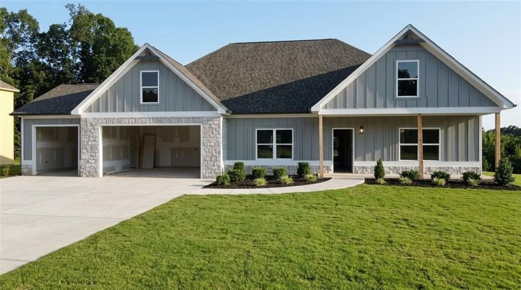 3 bedroom, 3 bathroom, 2,850 sq ft single family residence for sale at 213 Randolph Farms Drive, Dallas, GA 30132