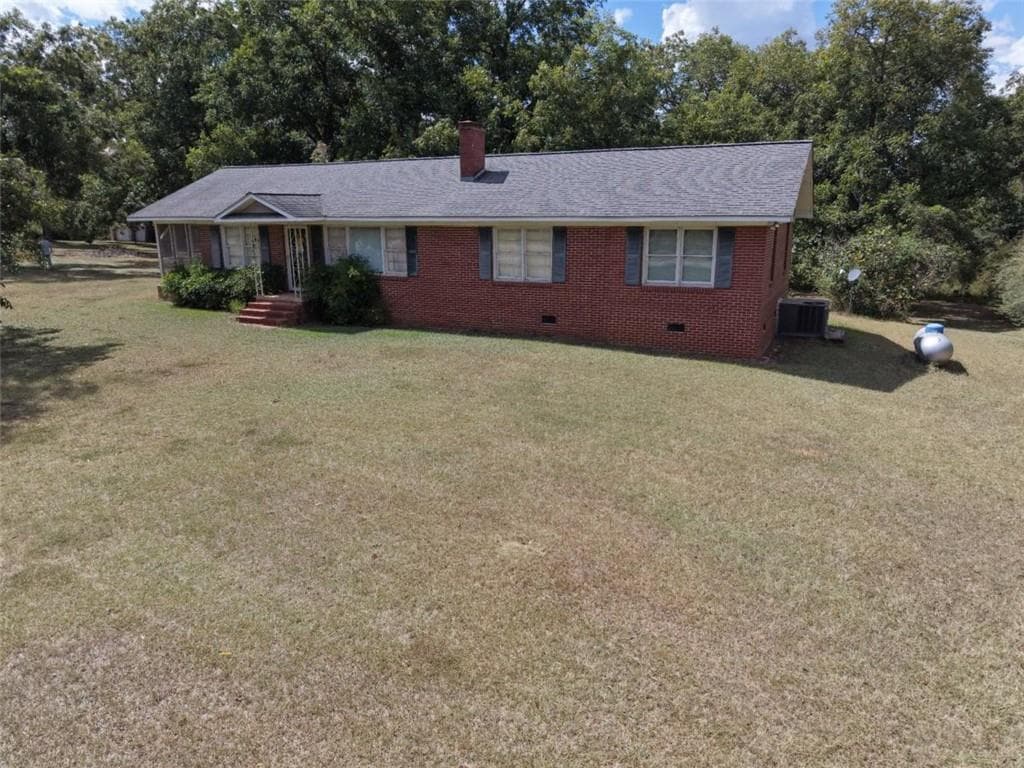 3 bedroom, 2 bathroom, 1,482 sq ft single family residence under contract at 2107 Hwy 15 N, Sandersville, GA 31082