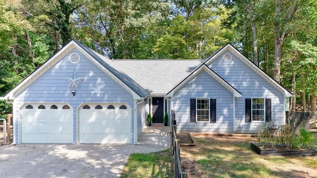 3 bedroom, 2 bathroom, 1,413 sq ft single family residence under contract at 1372 Towne Harbor Trail, Woodstock, GA 30189
