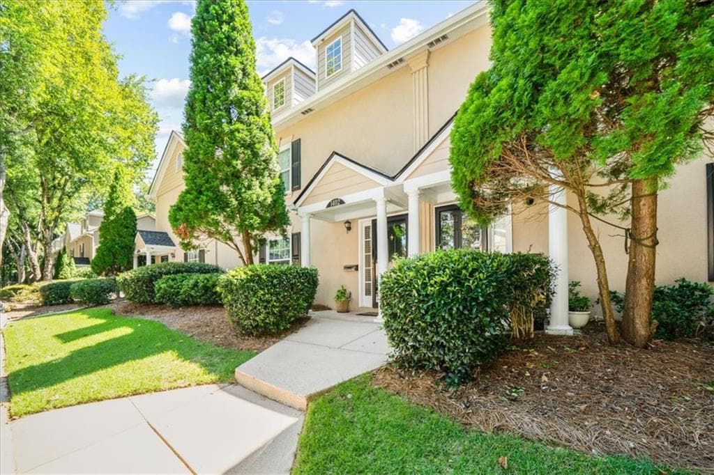 3 bedroom, 3 bathroom, 1,600 sq ft condominium for sale at 1402 Brighton, Sandy Springs, GA 30328