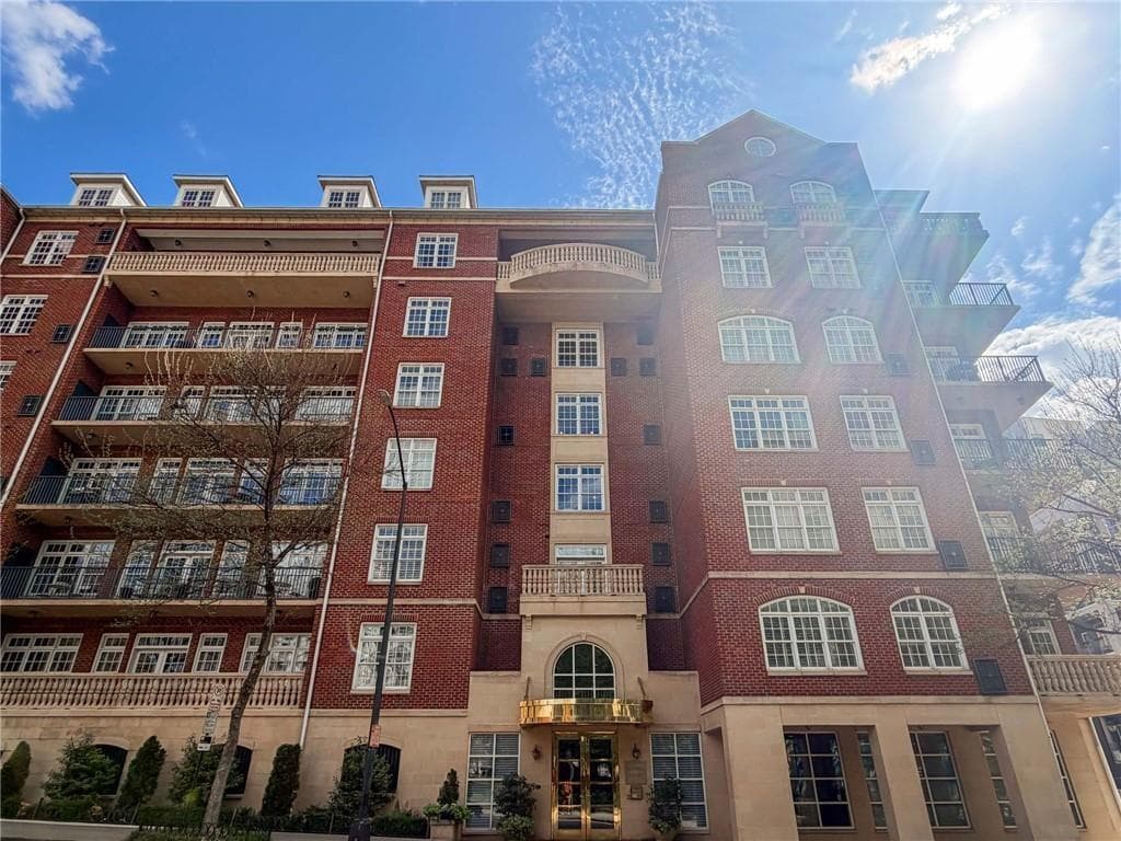 2 bedroom, 2 bathroom, 1,385 sq ft condominium for sale at 77 Peachtree Place 201, Atlanta, GA 30309