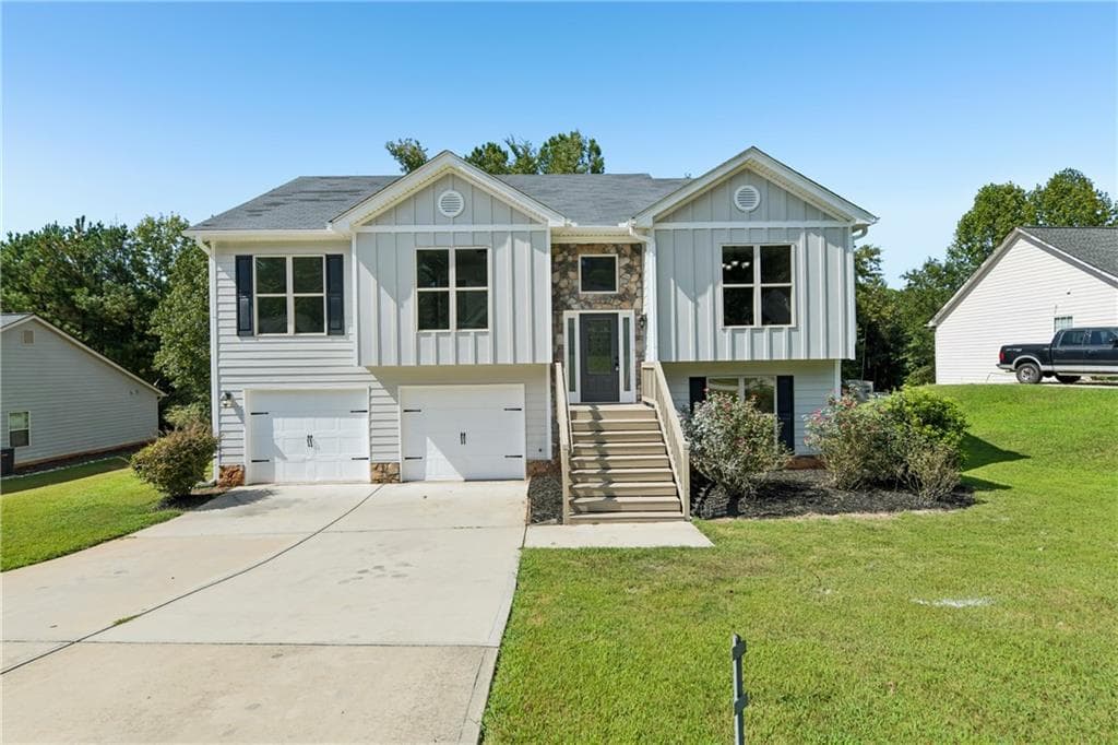 4 bedroom, 3 bathroom, 2,200 sq ft single family residence under contract at 410 Redtail Road, Jefferson, GA 30549