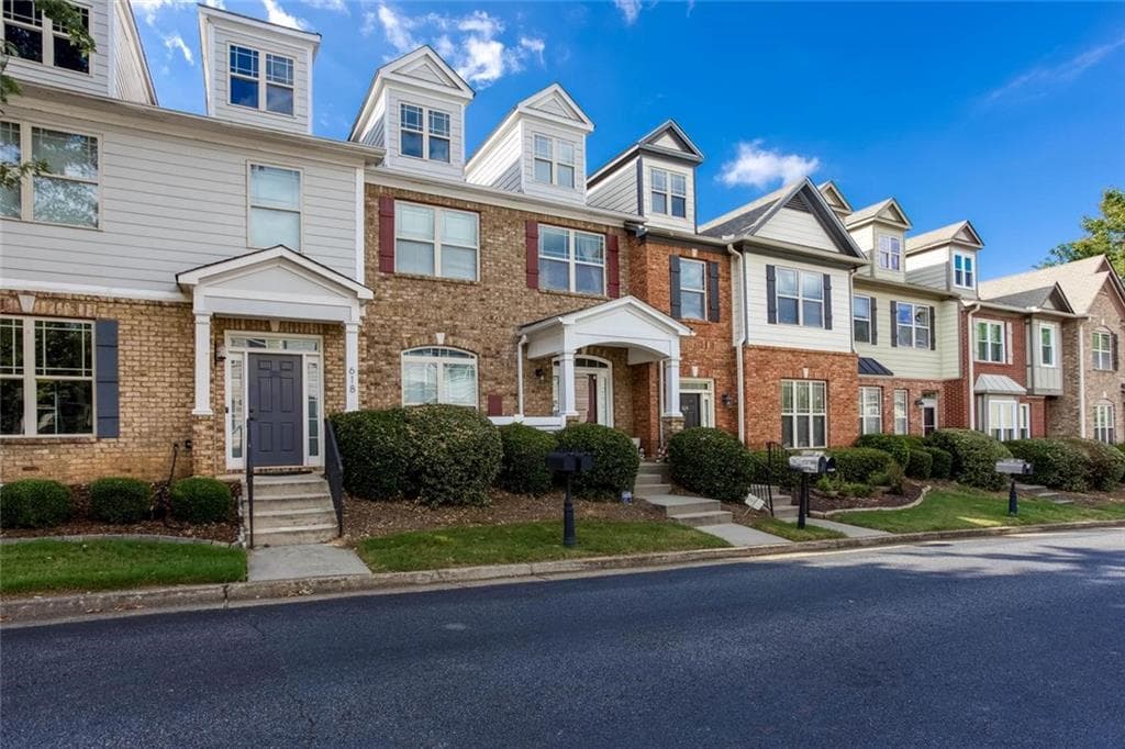 3 bedroom, 3 bathroom, 1,563 sq ft townhouse for sale at 616 Sweet Bay Ridge, Woodstock, GA 30188
