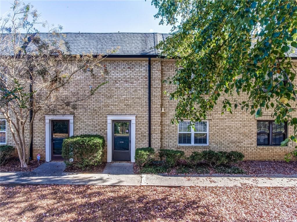3 bedroom, 3 bathroom, 1,564 sq ft townhouse for rent at 280 Winding River Road B, Atlanta, GA 30350 for $2,250 a month