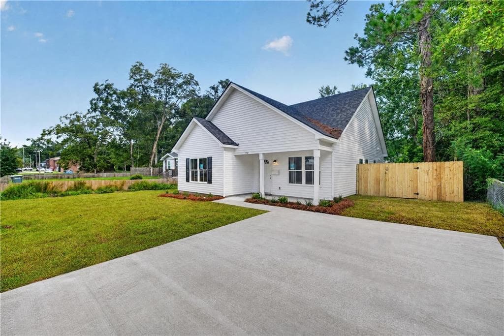 3 bedroom, 2 bathroom, 1,449 sq ft single family residence for sale at 1126 E 56th Street, Savannah, GA 31404