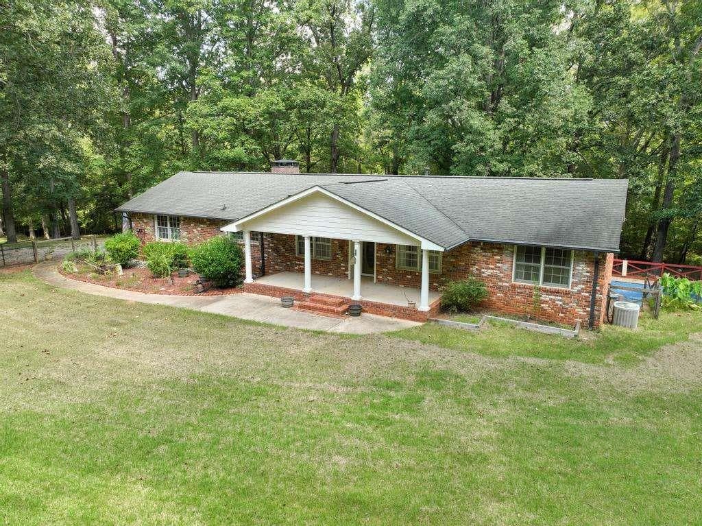 4 bedroom, 3 bathroom, 1,885 sq ft single family residence for sale at 783 Lester Mill Road, Locust Grove, GA 30248