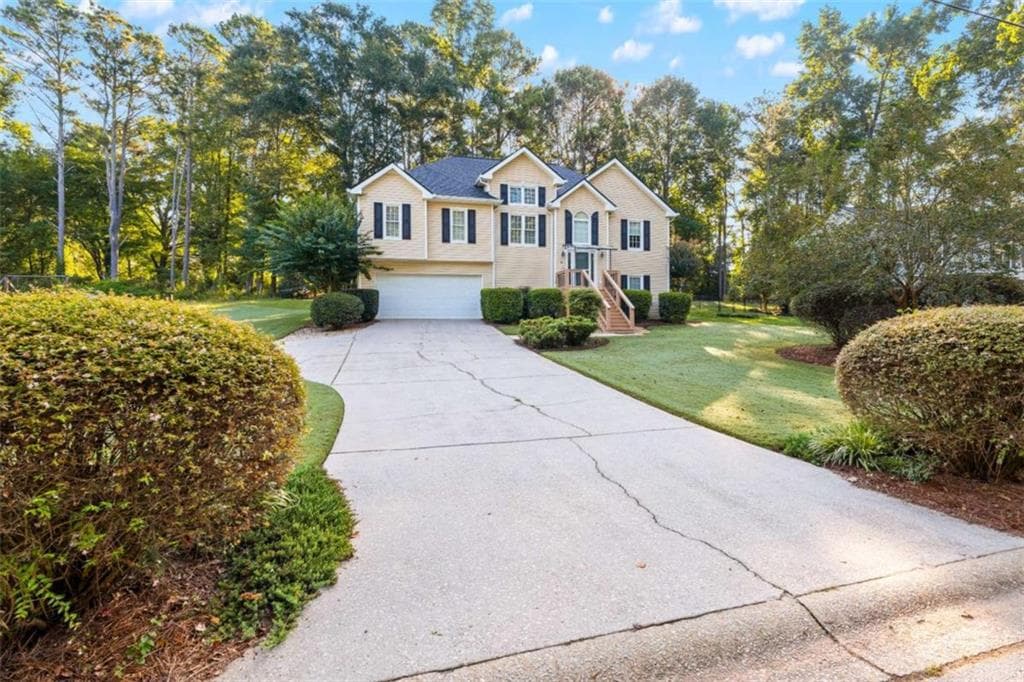 3 bedroom, 2 bathroom, 2,185 sq ft single family residence for sale at 54 Wooddale Lane, Carrollton, GA 30117