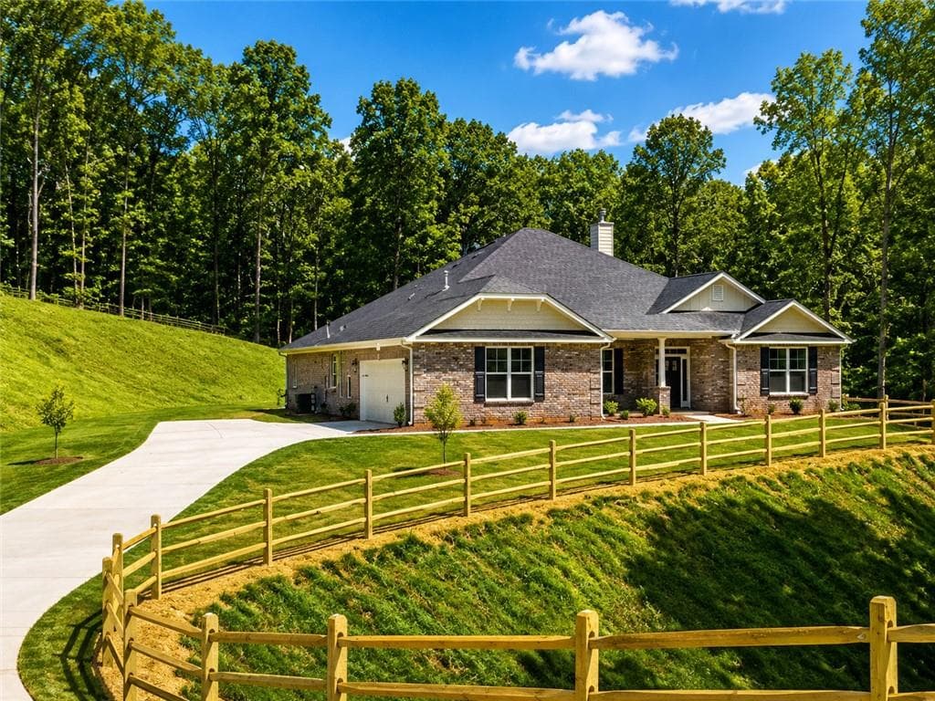 4 bedroom, 3 bathroom, 2,620 sq ft single family residence under contract at 3407 Venice Court, Douglasville, GA 30135