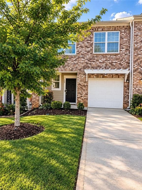 3 bedroom, 3 bathroom, 1,488 sq ft townhouse for sale at 152 Swindon Drive, Mcdonough, GA 30253