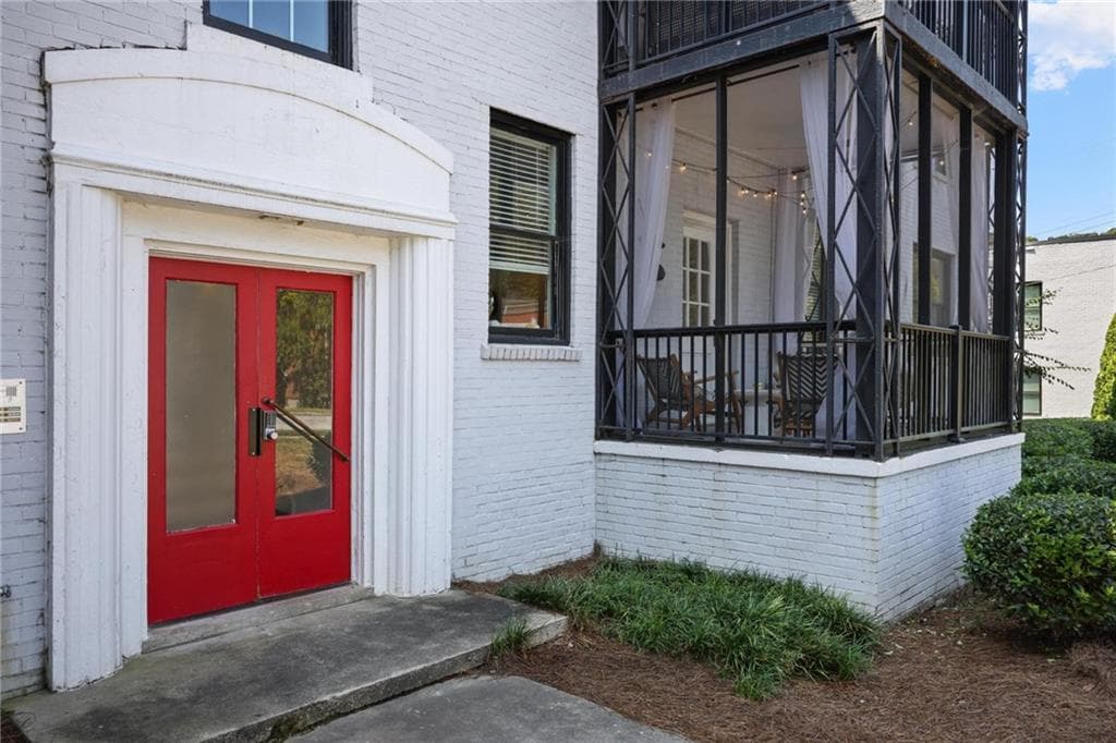 2 bedroom, 2 bathroom, 1,357 sq ft condominium for sale at 88 Peachtree Memorial Drive 2, Atlanta, GA 30309